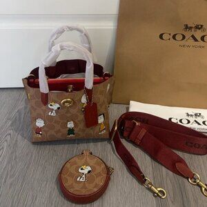 COACH Snoopy Co-Brand Series Single-shoulder bag